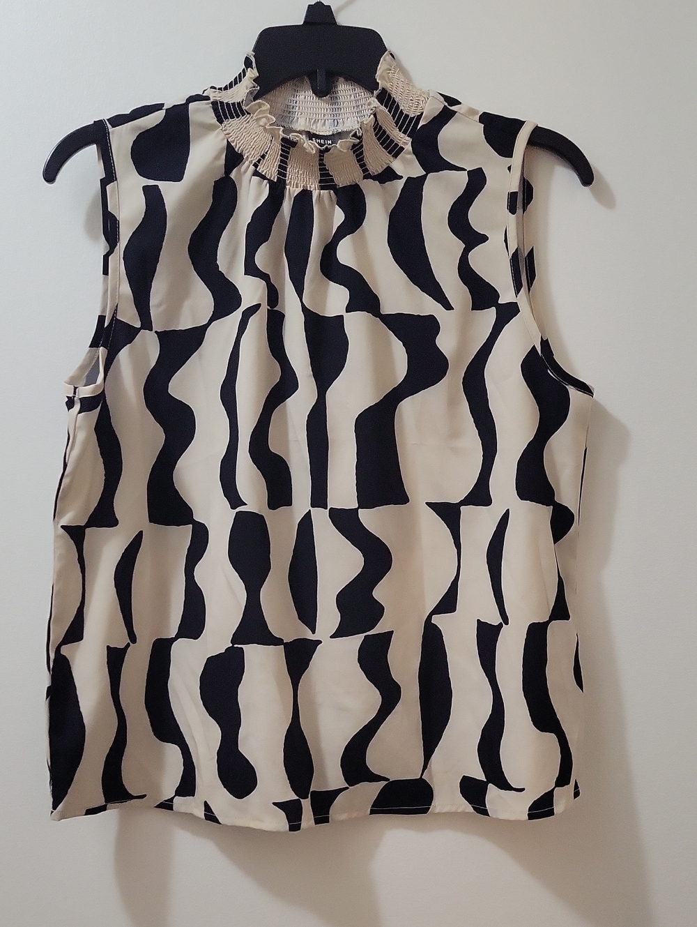 SHEIN Black & Cream Sleeveless Smocked Neck Printed Camisole